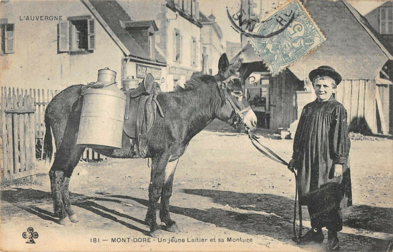 Carte postale ancienne Mont Dore Jeune Laitier Et Sa Monture à Mont-Dore