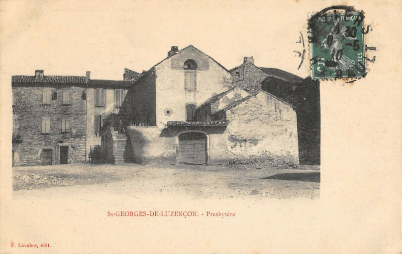 Carte postale ancienne Saint Georges De Luzencon Presbytere