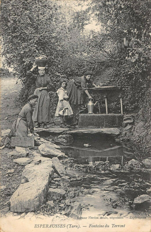 Carte postale ancienne Esperausses Fontaine Du Terront
