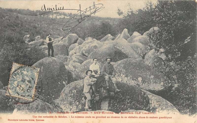 Carte postale ancienne Sidobre De Castres Une Riviere De Rochers Le Lezert à Castres