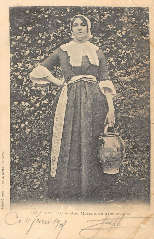 Carte postale ancienne Ariege Une Massatoise Avec Cruche à Massat