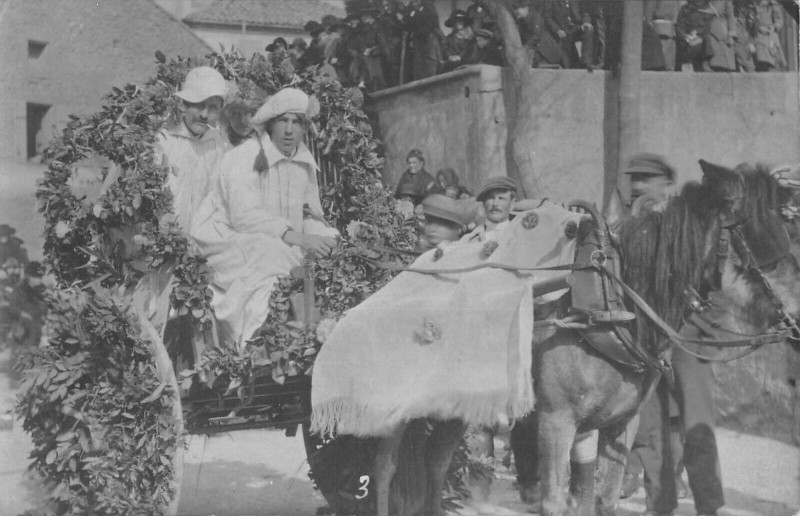 Carte postale ancienne Servian Carte Photo Du Carnaval à Servian