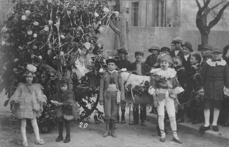 Carte postale ancienne Carte Photo Du Carnaval De Servian à Servian