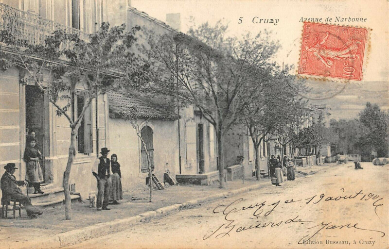 Carte postale ancienne Cruzy Avenue De Narbonne à Cruzy