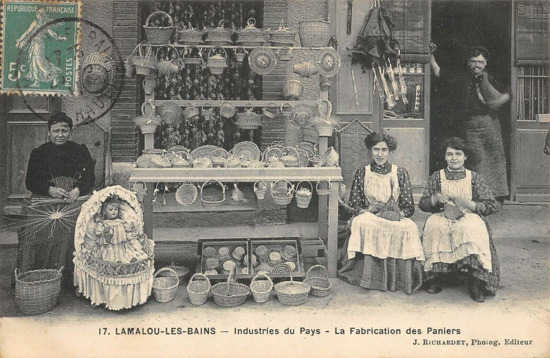 Carte postale ancienne Lamalou Les Bains Industrie Du Pays La Fabrication Des Paniers à Lamalou-les-Bains
