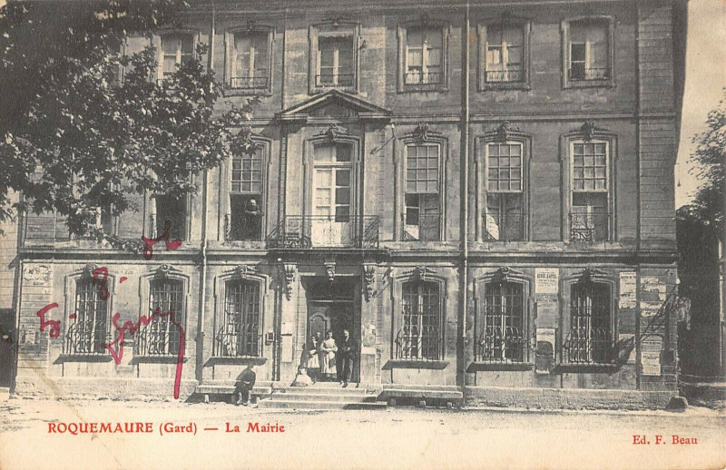 Carte postale ancienne Roquemaure La Mairie à Roquemaure