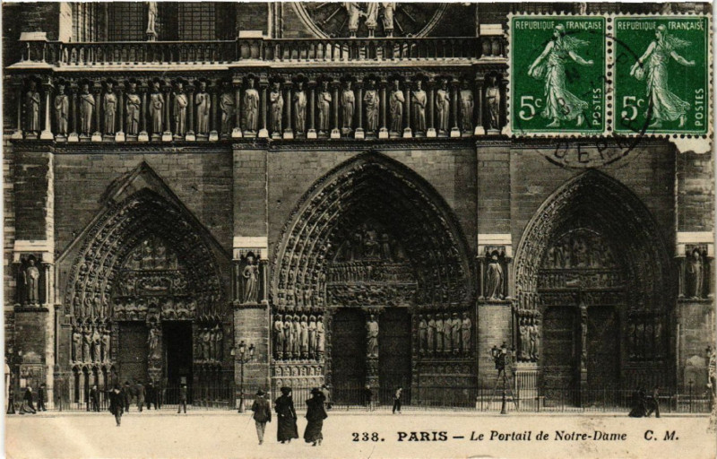 Carte postale ancienne Paris 4e Le Portail de Notre Dame à Paris 4e