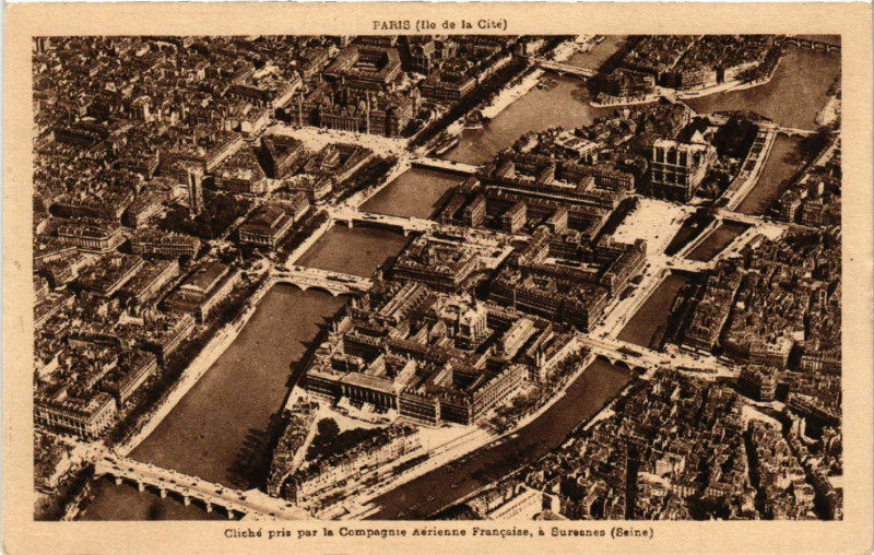 Carte postale ancienne Paris 4e Cliché pris par la Compagnie Aérienne Francaise à Paris 4e