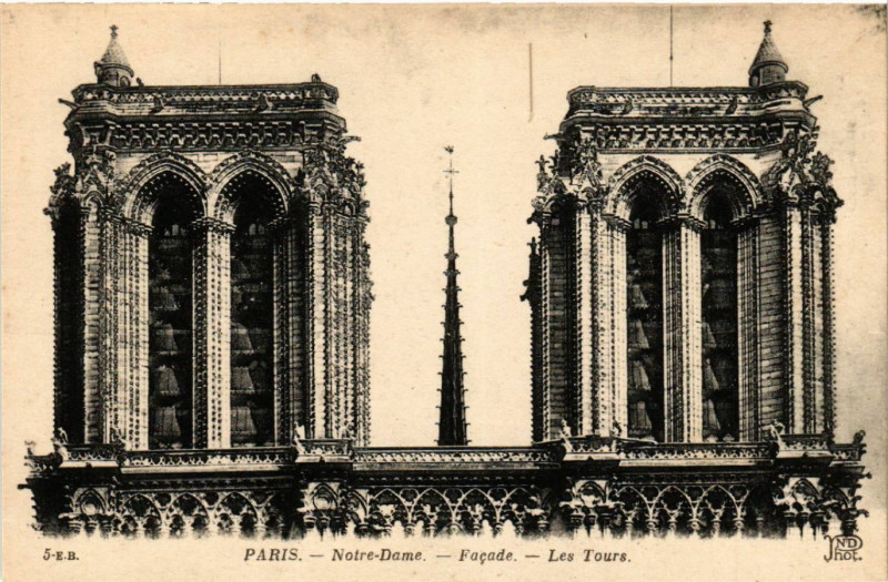 Carte postale ancienne Paris 4e Notre Dame facade les Tours à Paris 4e