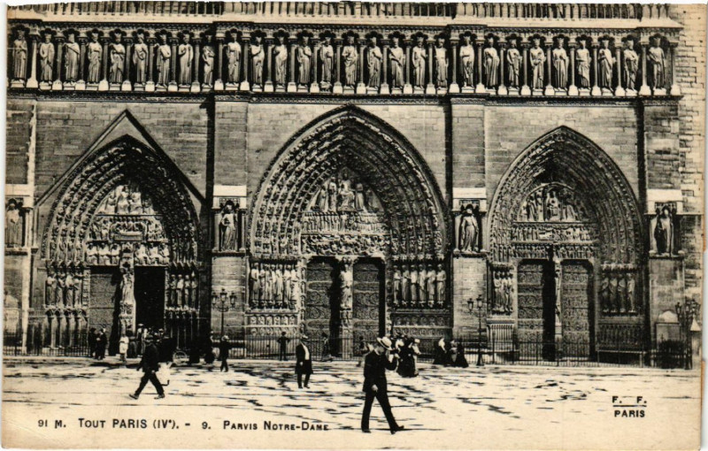 Carte postale ancienne Paris 4e Parvis Notre Dame à Paris 4e