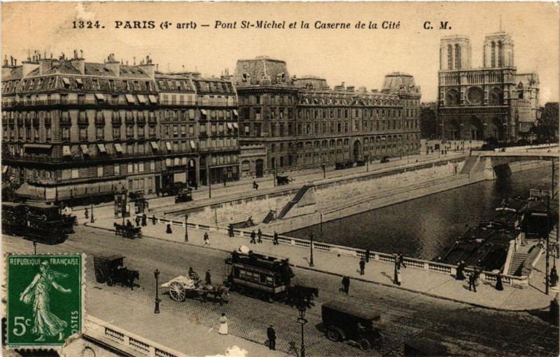 Carte postale ancienne Paris 4e Pont Saint-Michel et la Caserne de la Cité à Paris 4e