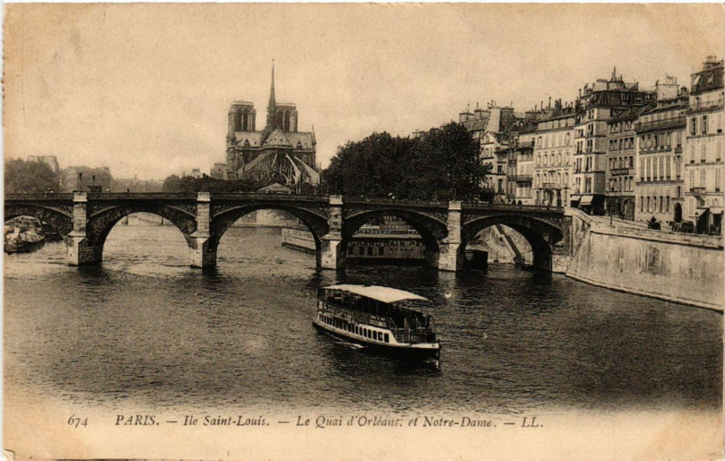 Carte postale ancienne Paris 4e Ile Saint-Louis. Le Quai d'Orléans et Notre Dame à Paris 4e