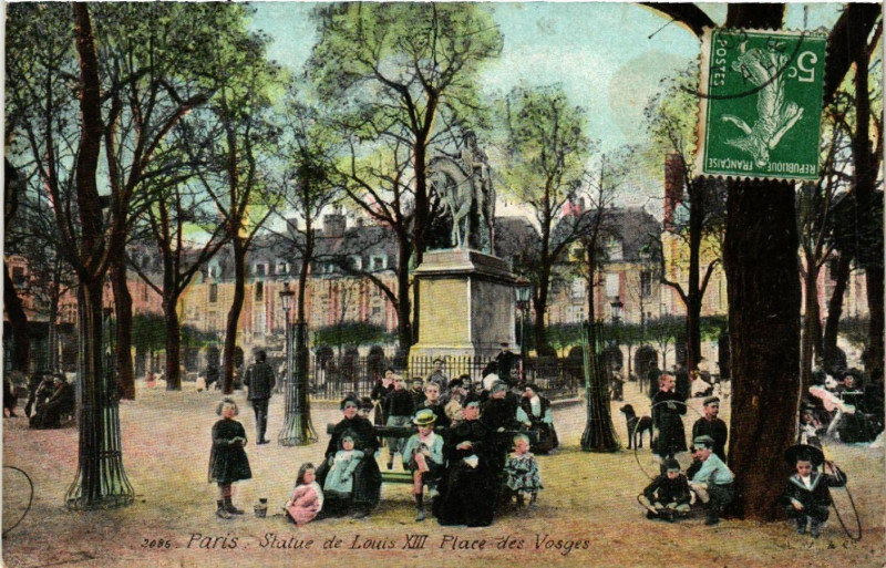 Carte postale ancienne Paris 4e Statue de Louis Xii. Place des Vosges à Paris 4e