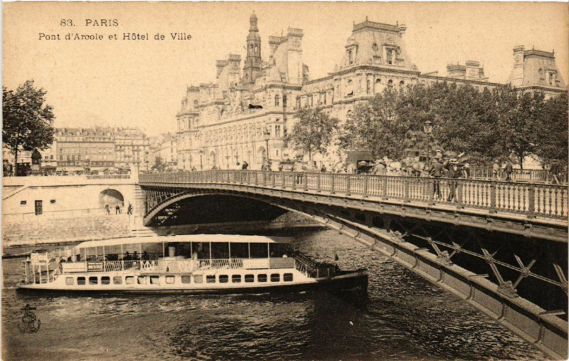Carte postale ancienne Paris 4e Pont d'Arcole et Hotel de Ville à Paris 4e