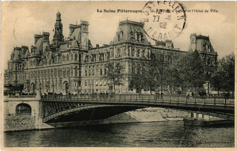 Carte postale ancienne Paris 4e Le Pont d'Arcole et l'Hotel de Ville à Paris 4e