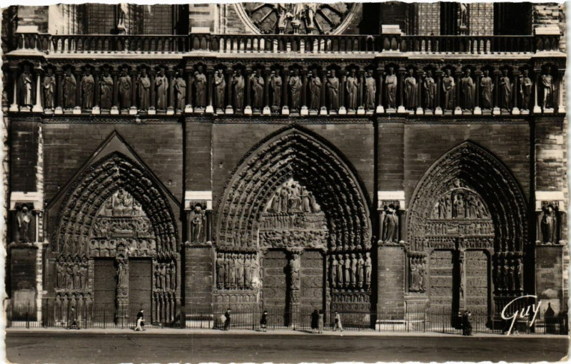 Carte postale ancienne Paris 4e Cathédrale Notre Dame-Portails de la facade à Paris 4e
