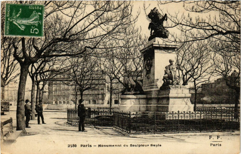 Carte postale ancienne Paris 4e Monument du Sculpteur Bayle à Paris 4e