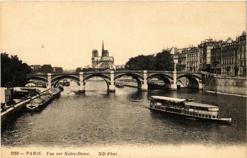Carte postale ancienne Paris 4e Vue sur Notre Dame à Paris 4e