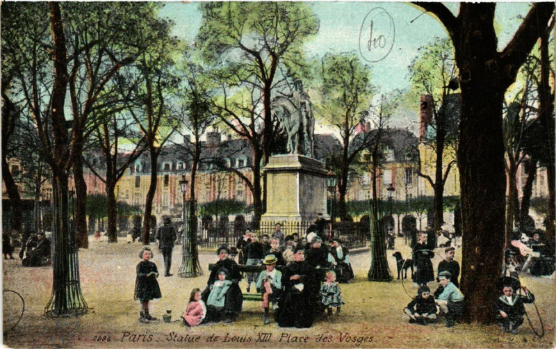 Carte postale ancienne Paris 4e Statue de Louis Xii. Place des Vosges à Paris 4e