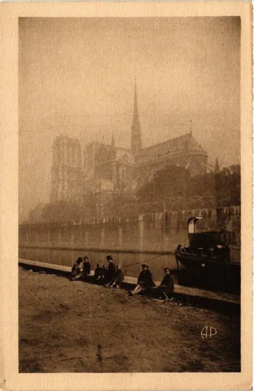 Carte postale ancienne Paris 4e Notre-Dame - L'Abside à Paris 4e