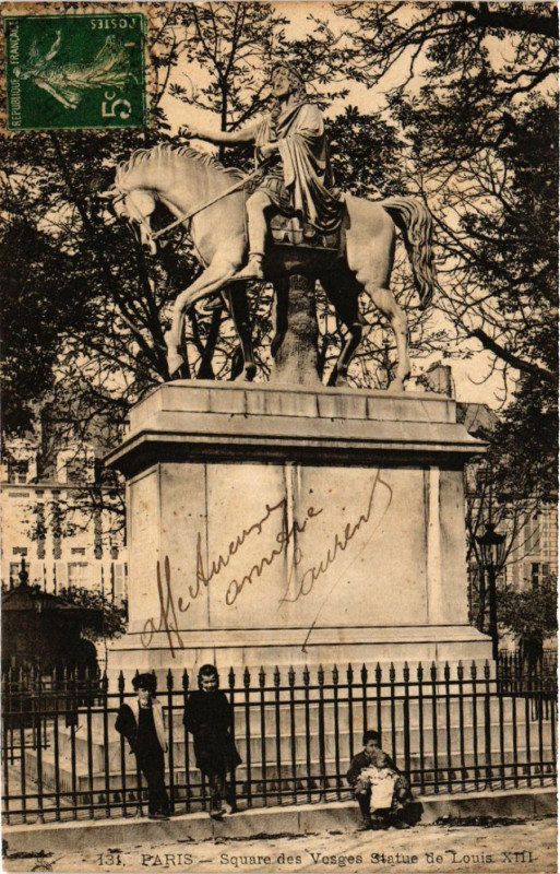 Carte postale ancienne Paris 4e Square des Vosges Statue de Louis Xiii à Paris 4e