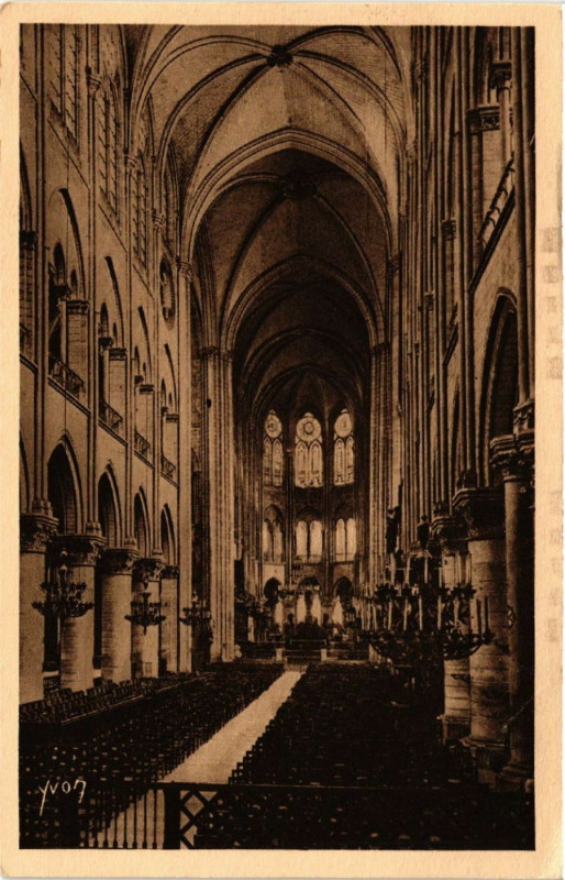 Carte postale ancienne Paris 4e Intérieur de Notre Dame à Paris 4e