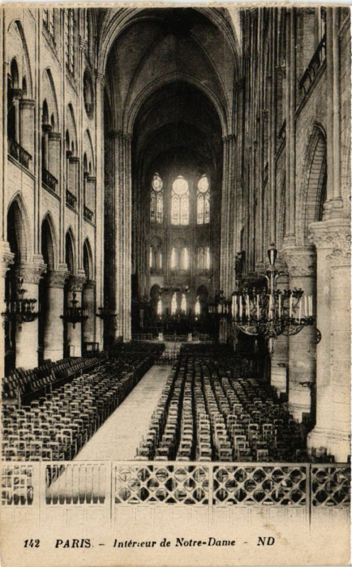 Carte postale ancienne Paris 4e Intérieur de Notre Dame à Paris 4e
