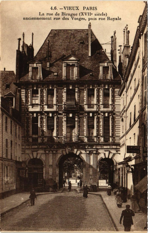 Carte postale ancienne Paris 4e La Rue de Birague anciennement rue des Vosges à Paris 4e