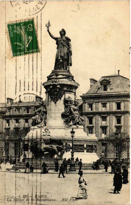 Carte postale ancienne Paris 4e La Statue de la République à Paris 4e