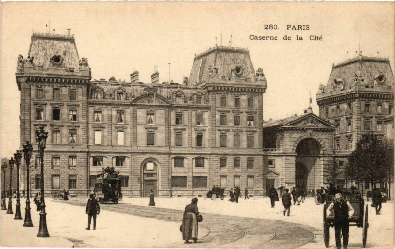 Carte postale ancienne Paris 4e Caserne de la Cité à Paris 4e