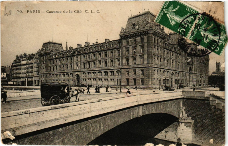 Carte postale ancienne Paris 4e Caserne de la Cité à Paris 4e