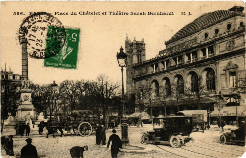 Carte postale ancienne Paris 4e Place du Chatelet et Théatre Sarah Bernhardt à Paris 4e