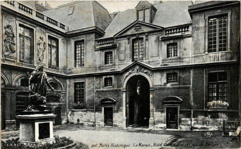 Carte postale ancienne Paris 4e Le Marais Hotel Carnavalet Rue de Sévigné à Paris 4e
