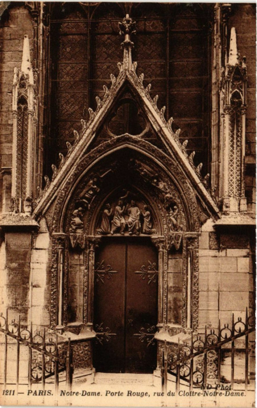 Carte postale ancienne Paris 4e Notre-Dame - Porte Rouge rue du Cloitre Notre Dame à Paris 4e