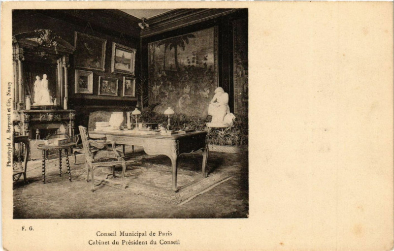 Carte postale ancienne Paris 4e Cabinet du Président du Conseil à Paris 4e