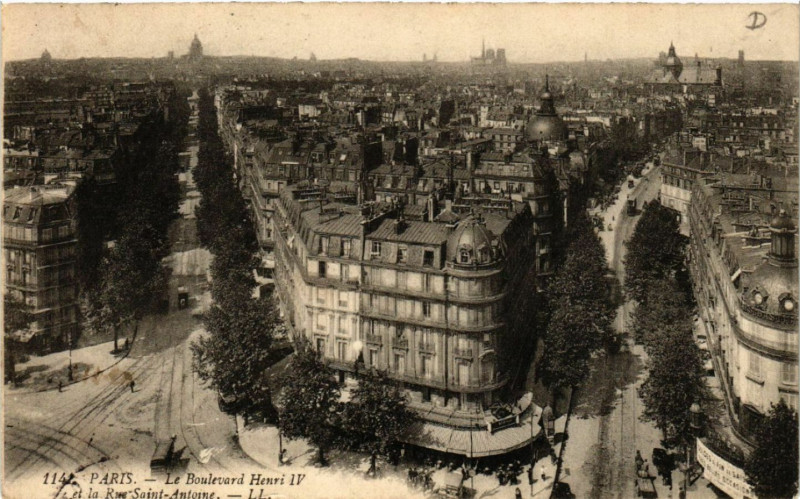 Carte postale ancienne Paris 4e Le Boulevard Henri Iv et la Rue Saint-Antoine à Paris 4e