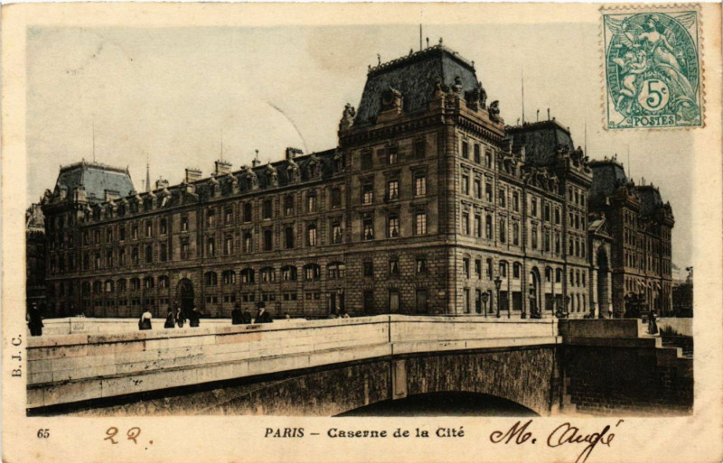 Carte postale ancienne Paris 4e Caserne de la Cité à Paris 4e