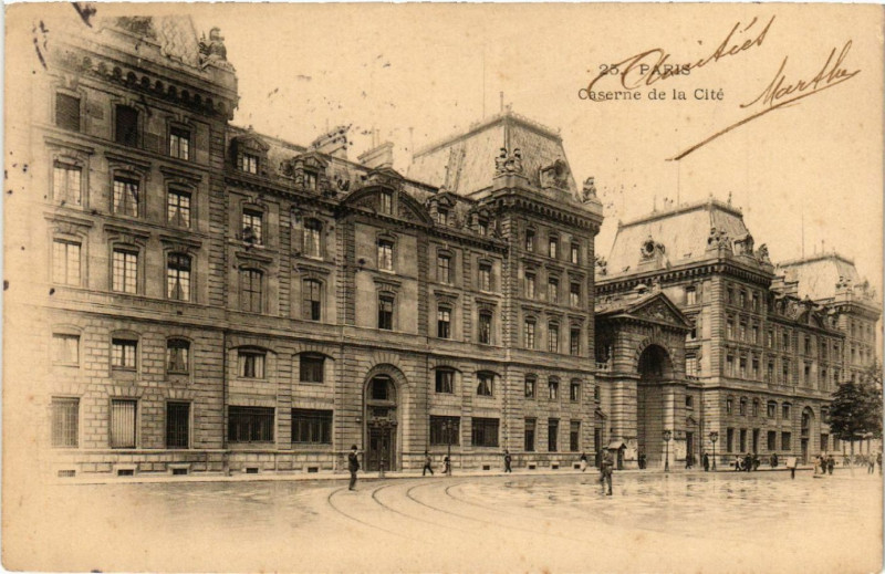 Carte postale ancienne Paris 4e Caserne de la Cité à Paris 4e