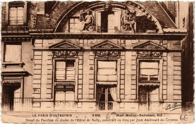 Carte postale ancienne Paris 4e Rue Saint-Antoine-Pavillon de droite de Hotel de Sully à Paris 4e