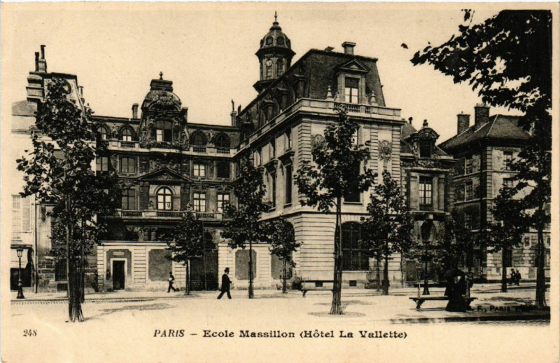 Carte postale ancienne Paris 4e Ecole Massillon à Paris 4e