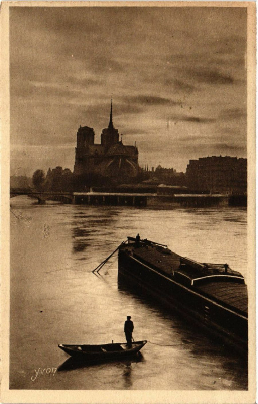 Carte postale ancienne Paris 4e La Seine au Quai de la Tournelle à Paris 4e