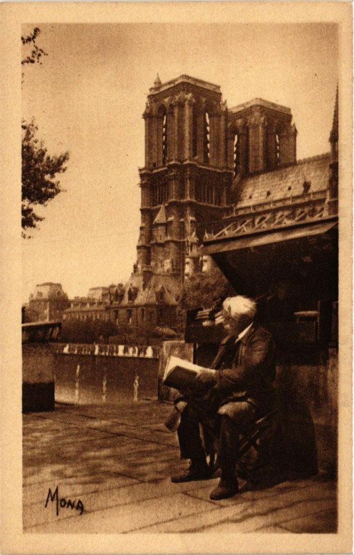 Carte postale ancienne Paris 4e Bouquiniste pres de Notre Dame à Paris 4e