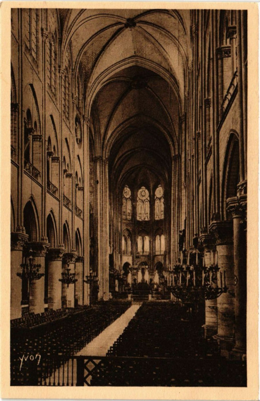 Carte postale ancienne Paris 4e Intérieur de Notre Dame à Paris 4e