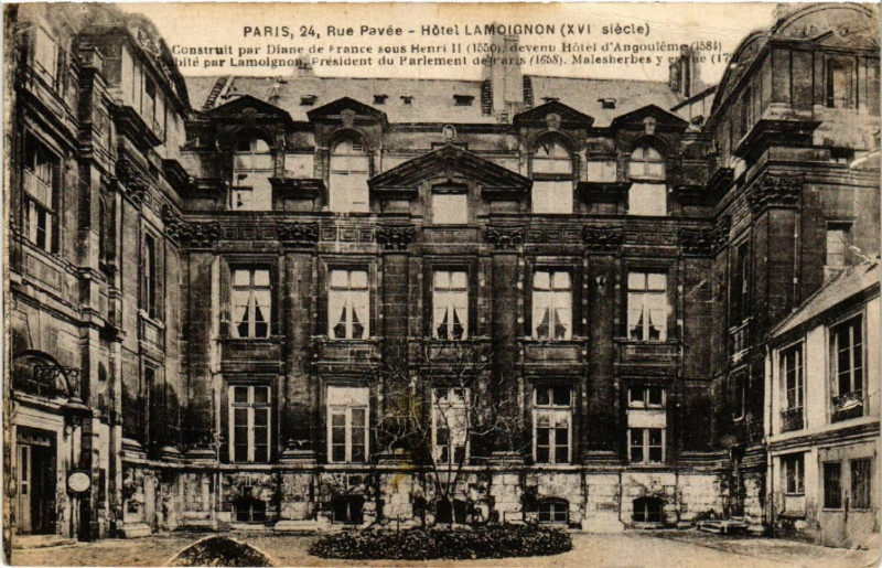 Carte postale ancienne Paris 4e Rue Pavée-Hotel Lamoignon à Paris 4e