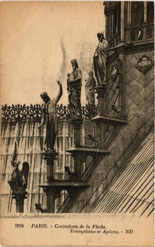 Carte postale ancienne Paris 4e Contreforts de la Fléche. Evangelistes et Apotres. à Paris 4e