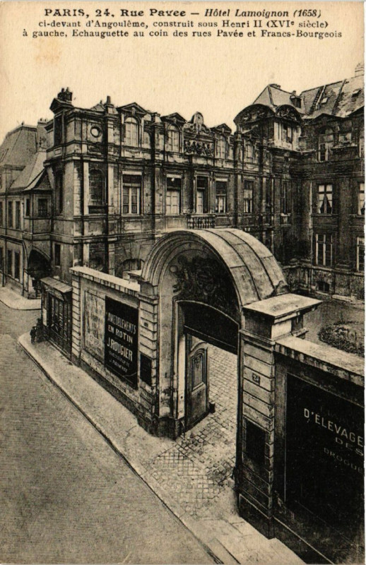 Carte postale ancienne Paris 4e Rue Pavée-Hotel Lamoignon à Paris 4e