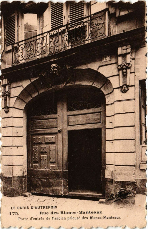 Carte postale ancienne Paris 4e Rue des Blancs Manteaux. Porte d'Entrée l'ancienprieuré à Paris 4e