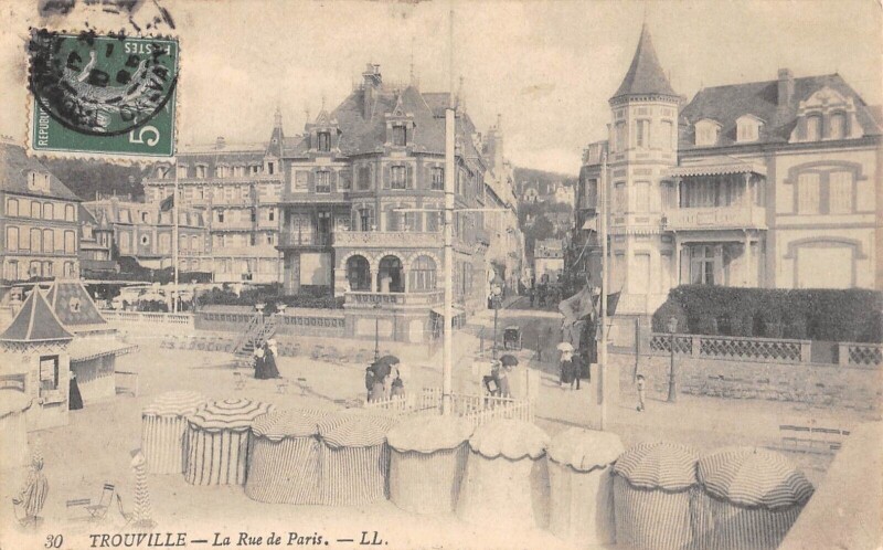Carte postale ancienne Trouville La Rue De Paris