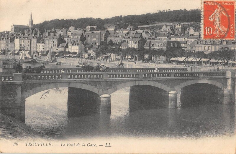 Carte postale ancienne Trouville Le Pont De La Gare