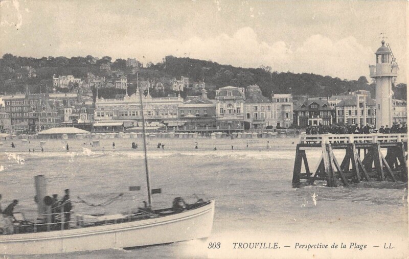 Carte postale ancienne Trouville Perspective De La Plage